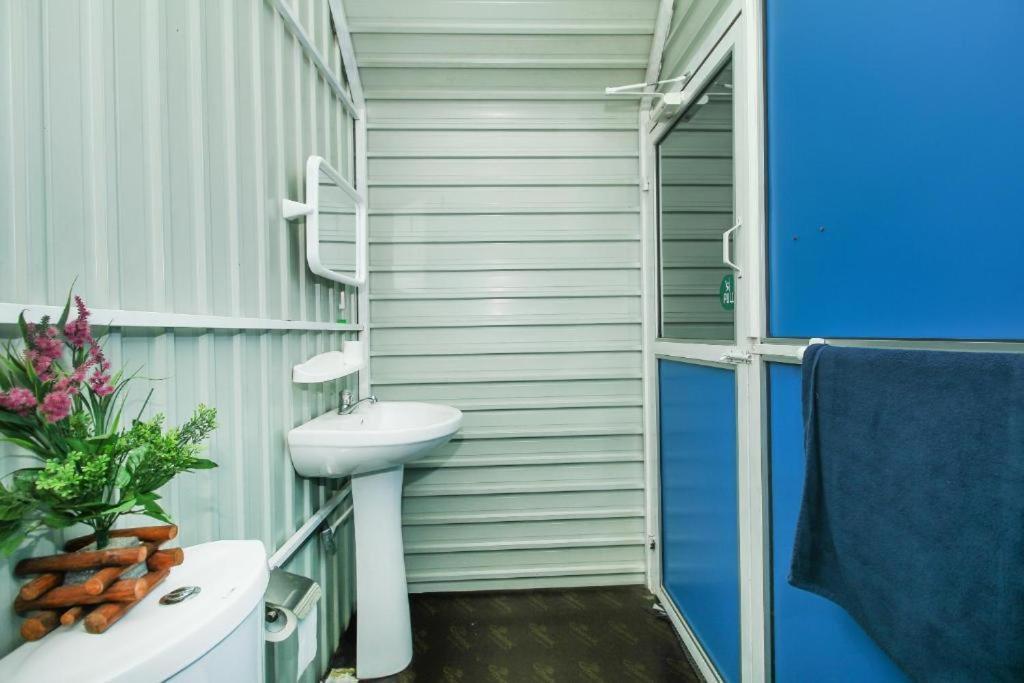 Airport A4 Transit Hub - Eco Chalets Катунаяка Екстер'єр фото