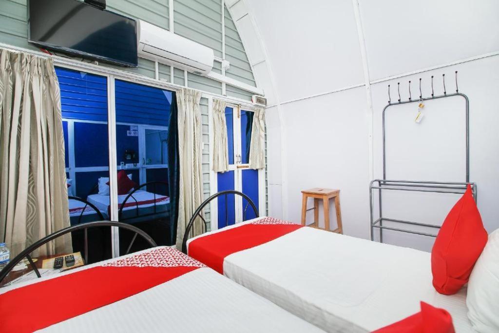Airport A4 Transit Hub - Eco Chalets Катунаяка Екстер'єр фото
